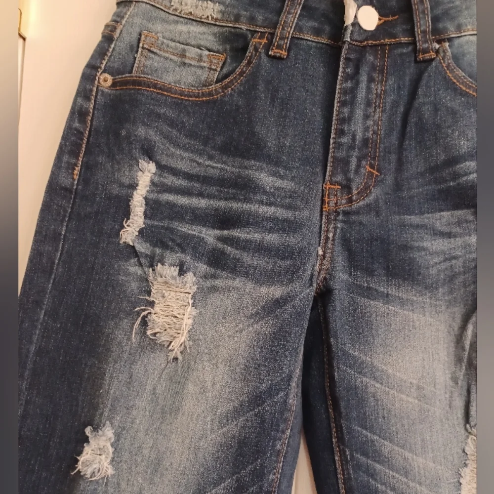 L&B Distressed Jeans - Picture 2 of 10